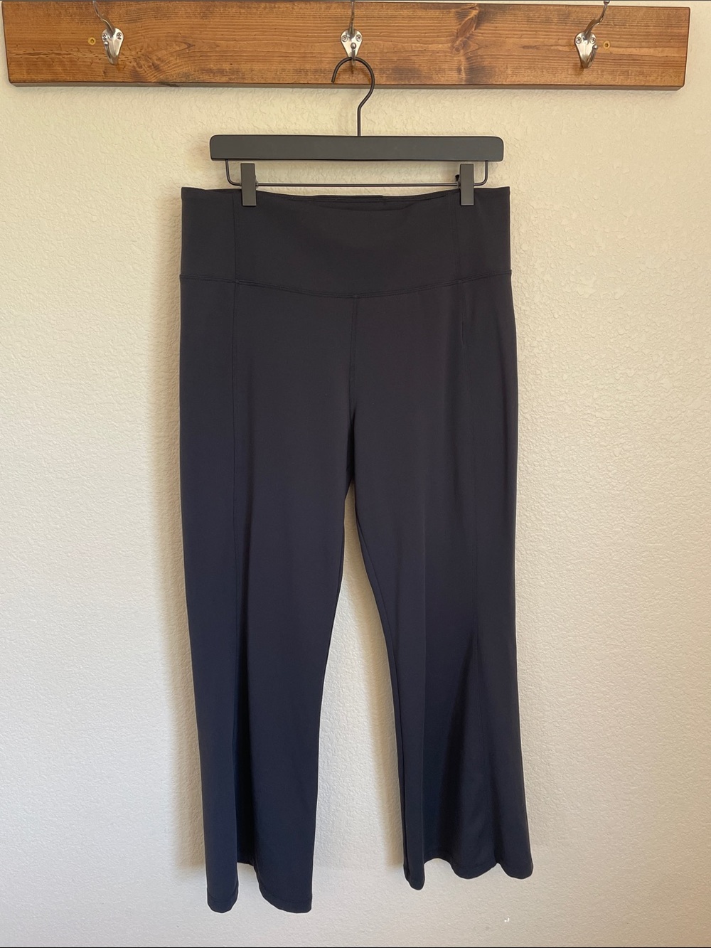 Athleta Delancey Flare Black Performance Pants L Athleisure Activewear Neutral